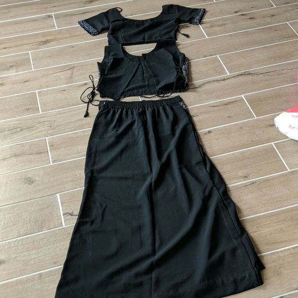 Black 2-piece gown - Picture 5 of 8